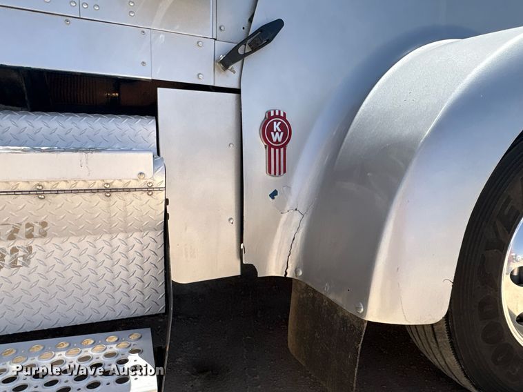 image for item EX9250 2005 Kenworth W900 semi truck