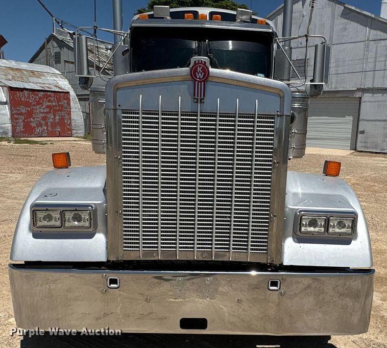 image for item EX9250 2005 Kenworth W900 semi truck