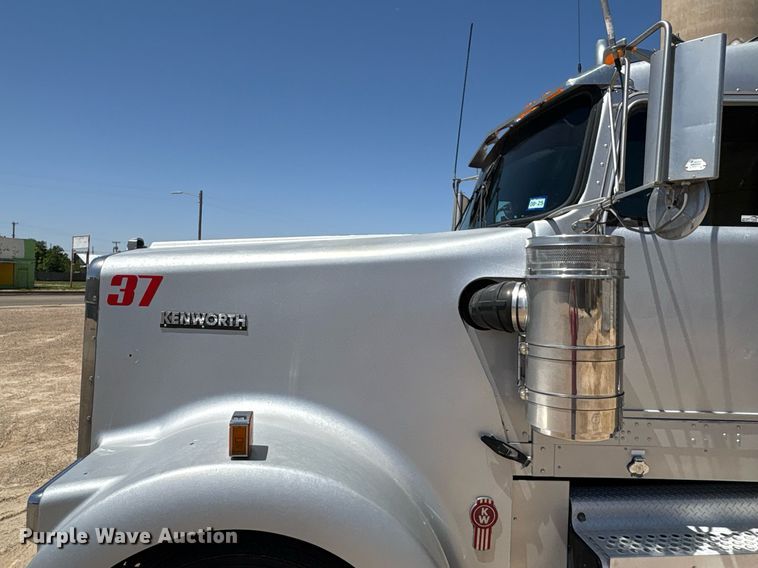 image for item EX9250 2005 Kenworth W900 semi truck