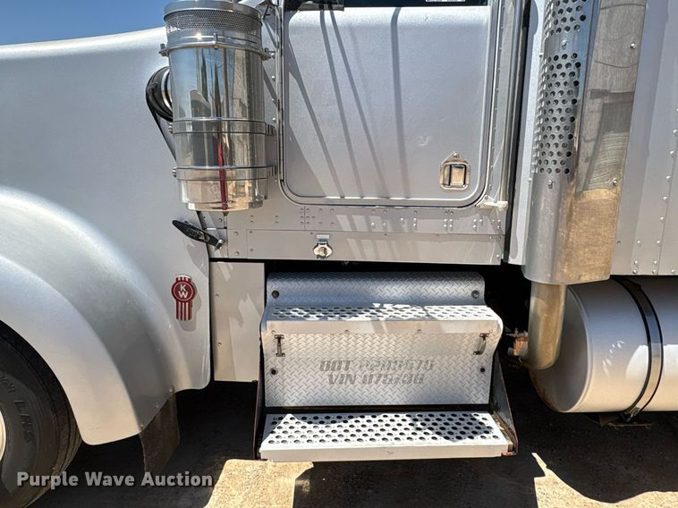 image for item EX9250 2005 Kenworth W900 semi truck