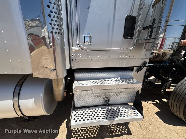 image for item EX9250 2005 Kenworth W900 semi truck