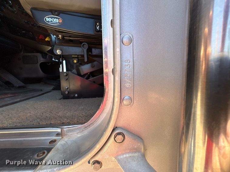 image for item EX9250 2005 Kenworth W900 semi truck