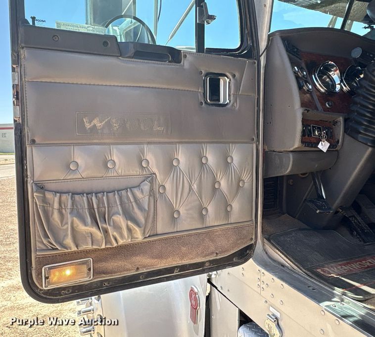 image for item EX9250 2005 Kenworth W900 semi truck