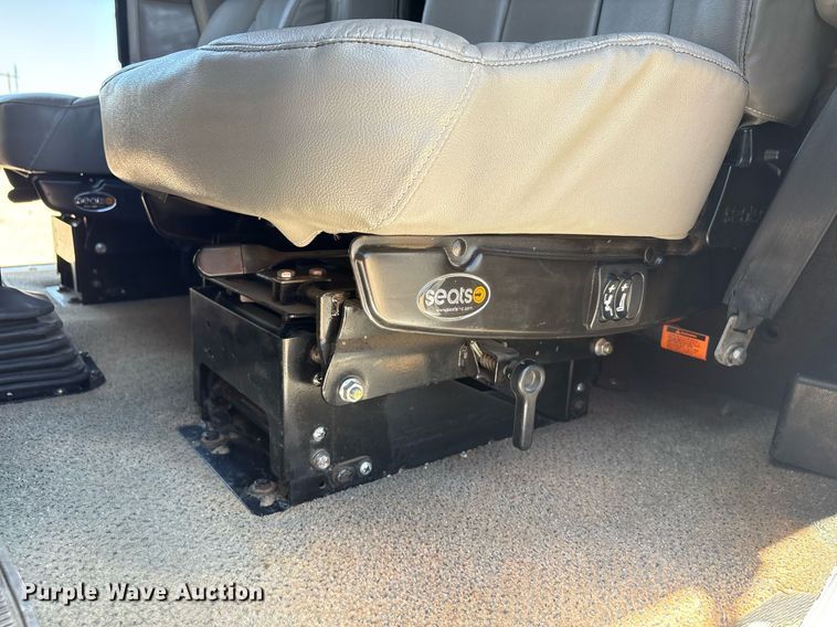 image for item EX9250 2005 Kenworth W900 semi truck