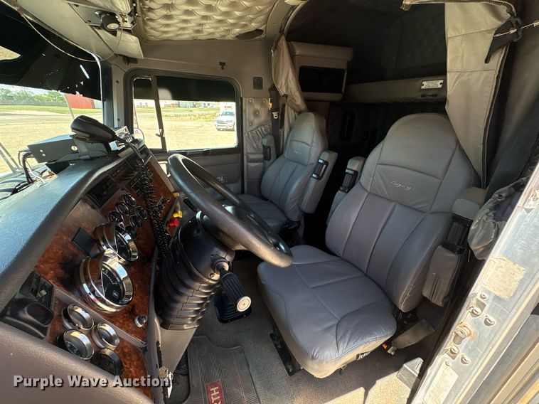 image for item EX9250 2005 Kenworth W900 semi truck