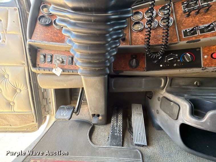image for item EX9250 2005 Kenworth W900 semi truck