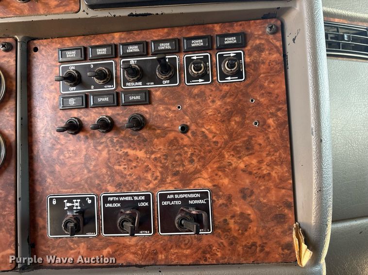 image for item EX9250 2005 Kenworth W900 semi truck