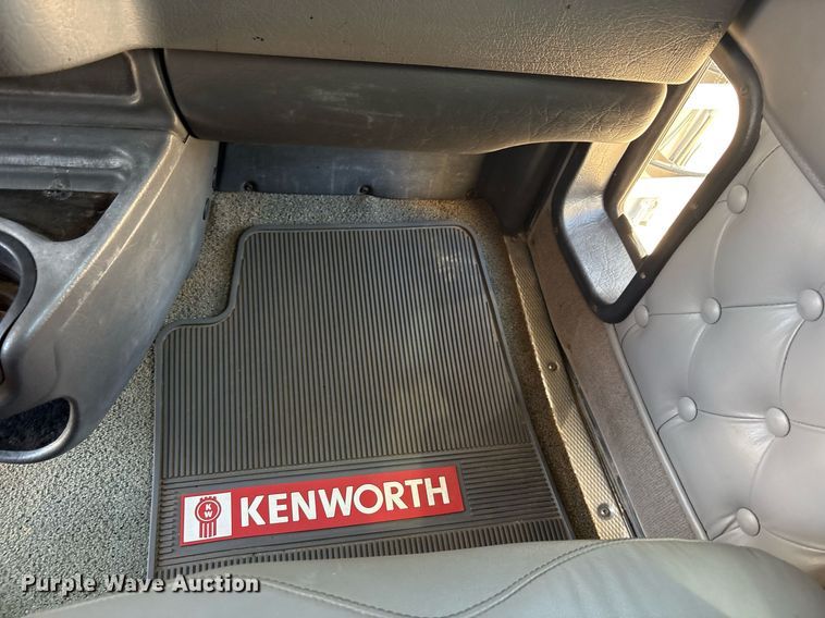 image for item EX9250 2005 Kenworth W900 semi truck