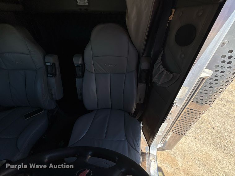 image for item EX9250 2005 Kenworth W900 semi truck