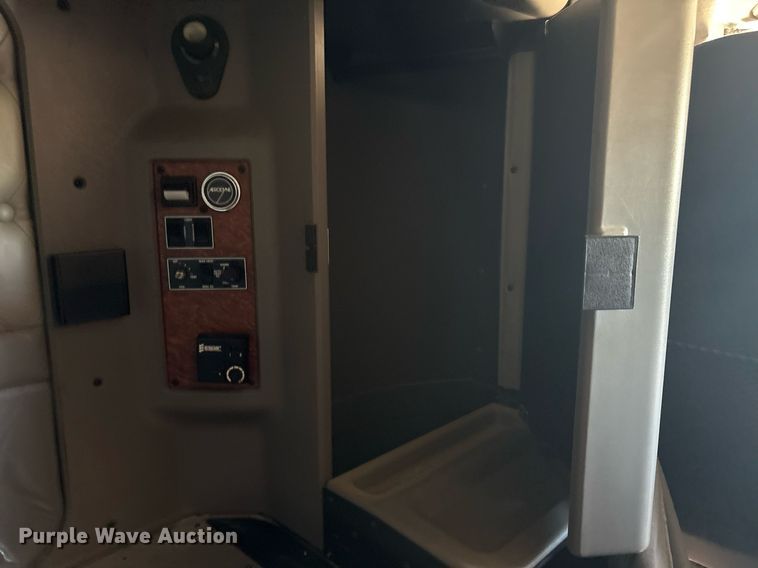 image for item EX9250 2005 Kenworth W900 semi truck