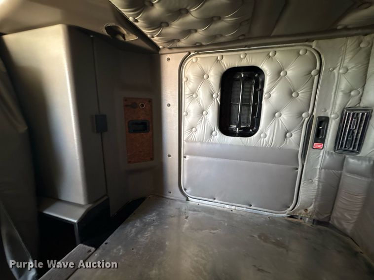 image for item EX9250 2005 Kenworth W900 semi truck