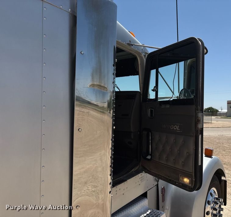 image for item EX9250 2005 Kenworth W900 semi truck