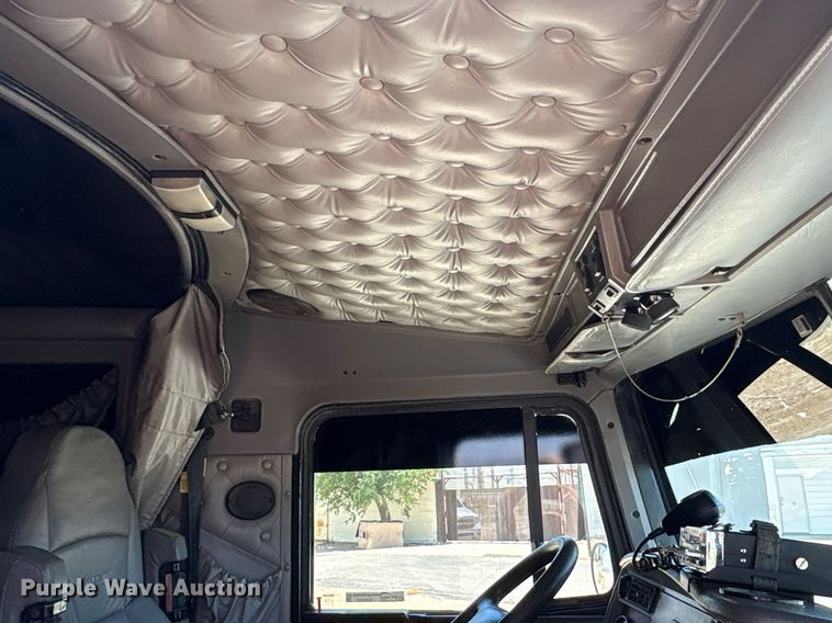 image for item EX9250 2005 Kenworth W900 semi truck