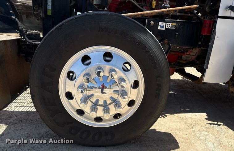 image for item EX9250 2005 Kenworth W900 semi truck