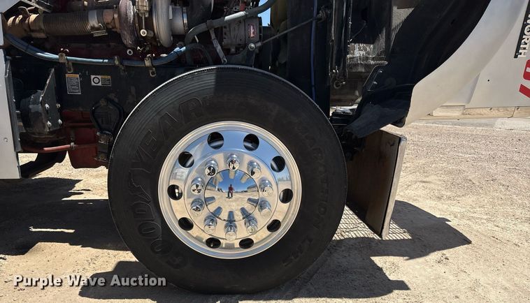 image for item EX9250 2005 Kenworth W900 semi truck