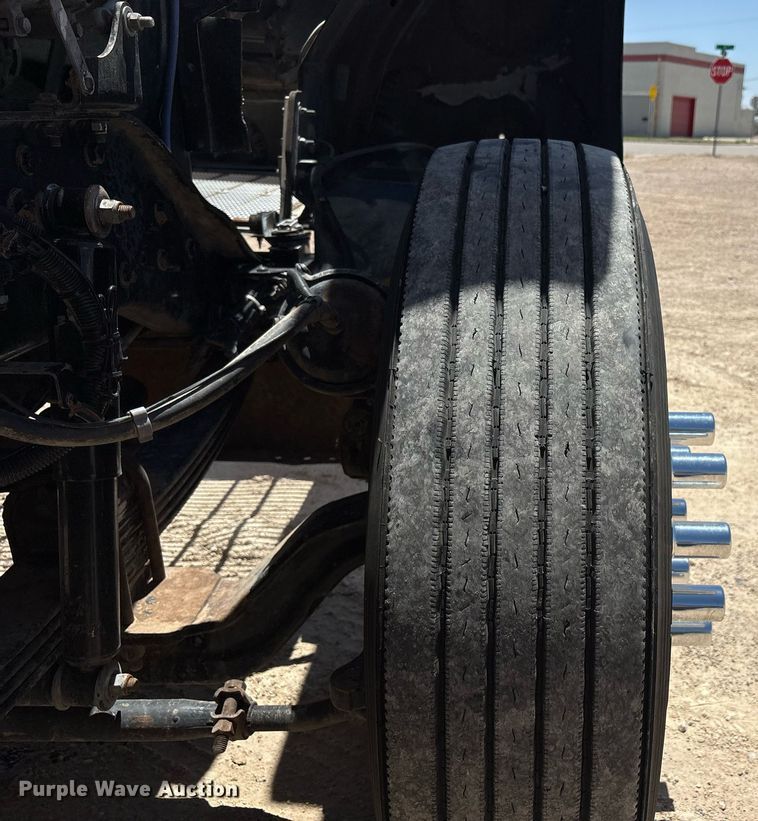 image for item EX9250 2005 Kenworth W900 semi truck