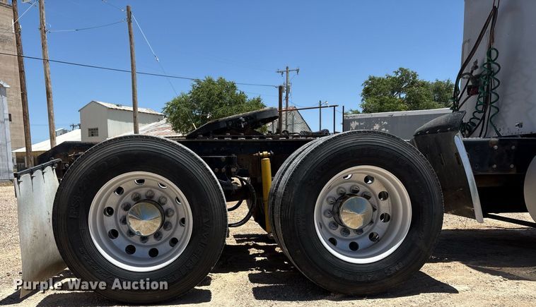 image for item EX9250 2005 Kenworth W900 semi truck