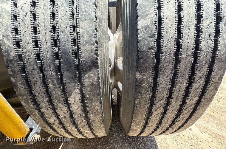 image for item EX9250 2005 Kenworth W900 semi truck