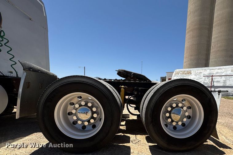 image for item EX9250 2005 Kenworth W900 semi truck