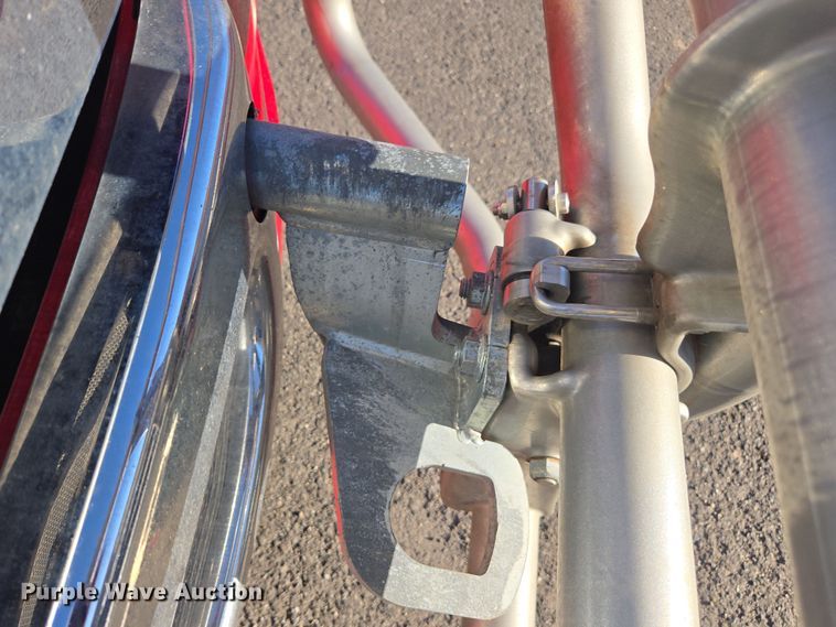 image for item FB9354 2016 Freightliner Cascadia semi truck