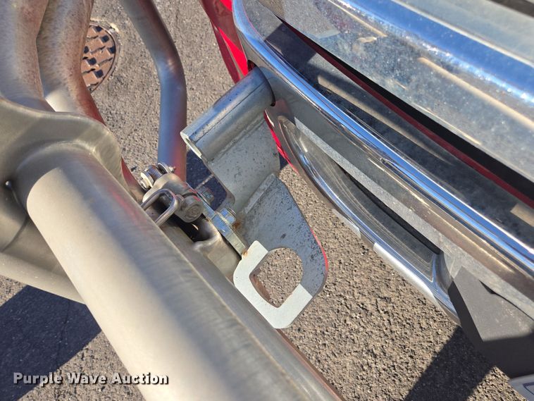 image for item FB9354 2016 Freightliner Cascadia semi truck