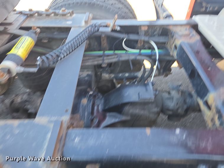 image for item FB9354 2016 Freightliner Cascadia semi truck