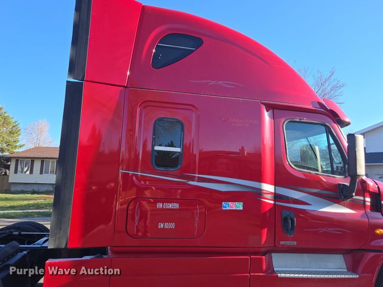 image for item FB9354 2016 Freightliner Cascadia semi truck