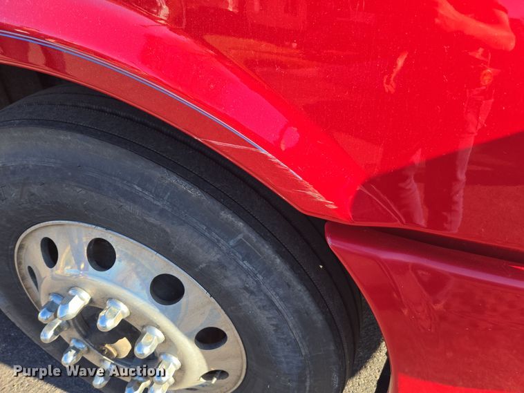 image for item FB9354 2016 Freightliner Cascadia semi truck