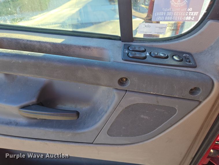 image for item FB9354 2016 Freightliner Cascadia semi truck