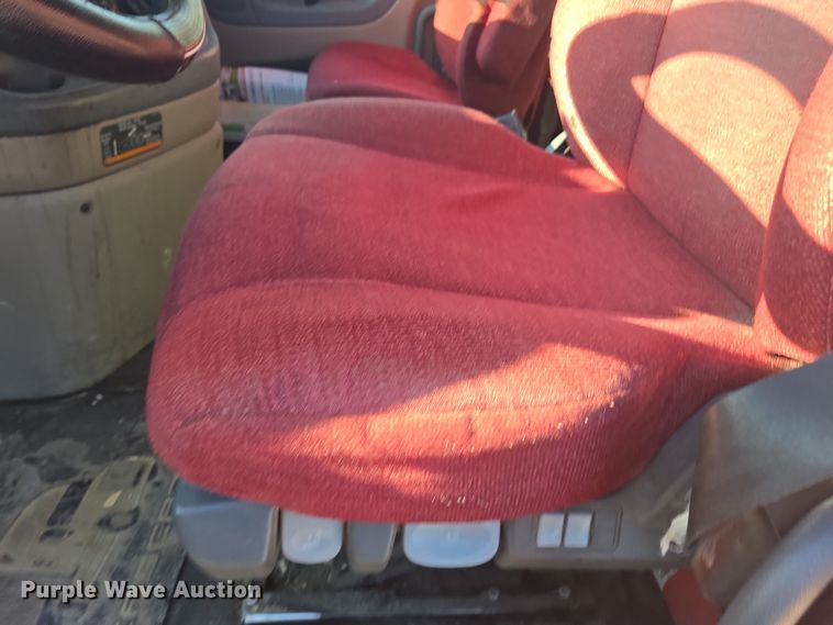 image for item FB9354 2016 Freightliner Cascadia semi truck