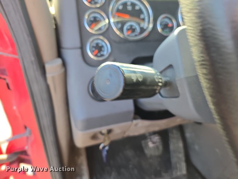 image for item FB9354 2016 Freightliner Cascadia semi truck