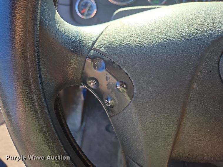 image for item FB9354 2016 Freightliner Cascadia semi truck