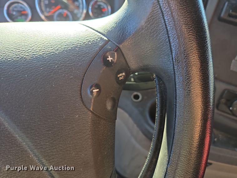 image for item FB9354 2016 Freightliner Cascadia semi truck