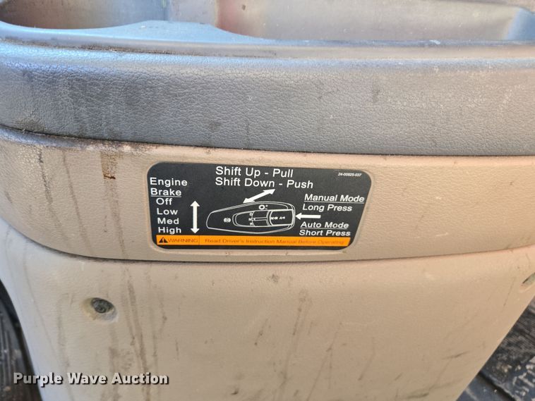 image for item FB9354 2016 Freightliner Cascadia semi truck