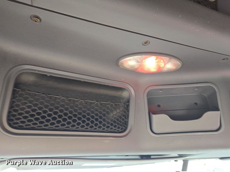 image for item FB9354 2016 Freightliner Cascadia semi truck