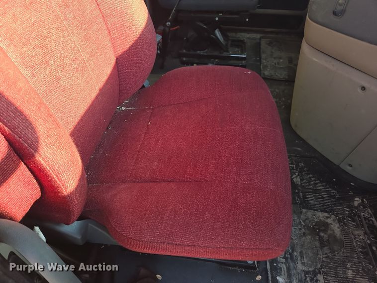 image for item FB9354 2016 Freightliner Cascadia semi truck