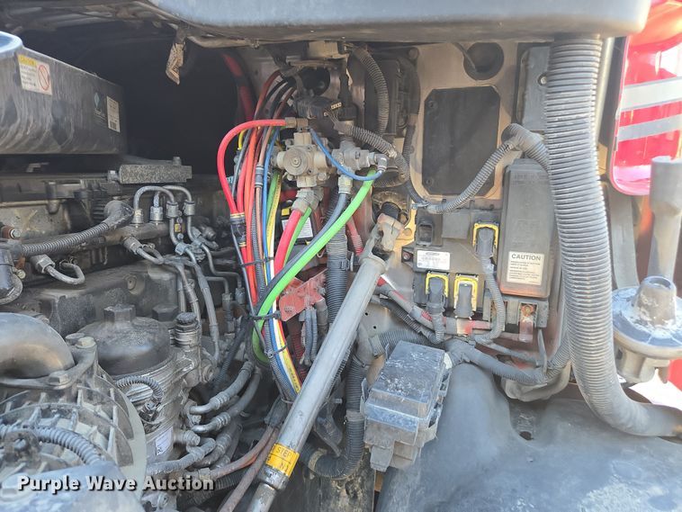 image for item FB9354 2016 Freightliner Cascadia semi truck