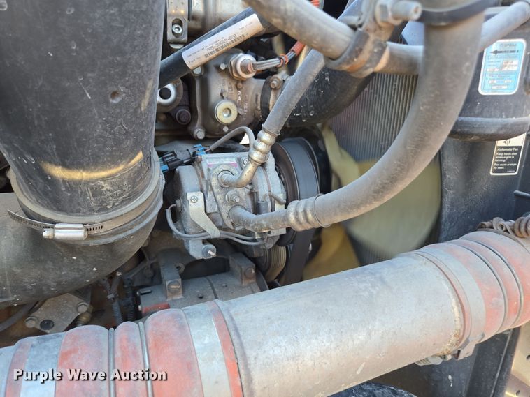 image for item FB9354 2016 Freightliner Cascadia semi truck