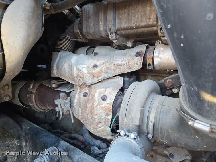 image for item FB9354 2016 Freightliner Cascadia semi truck