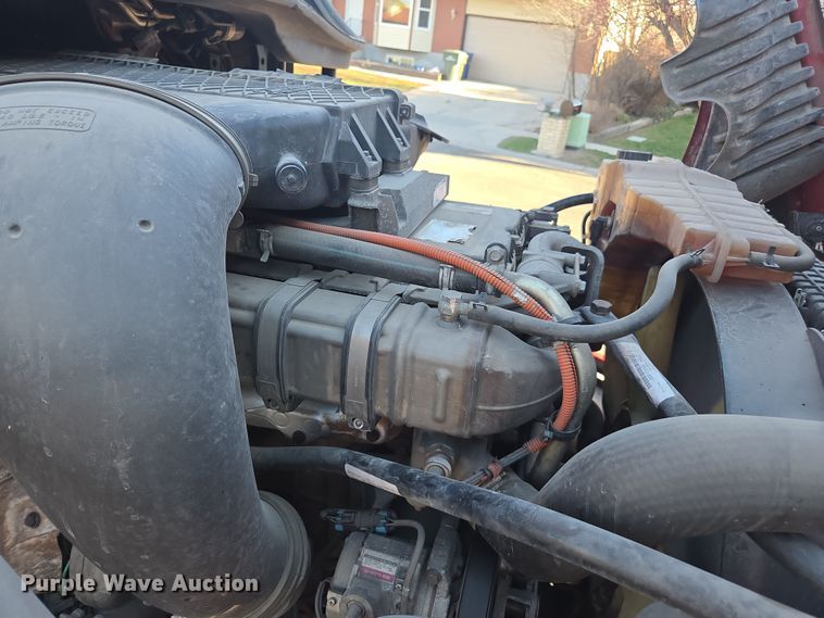 image for item FB9354 2016 Freightliner Cascadia semi truck