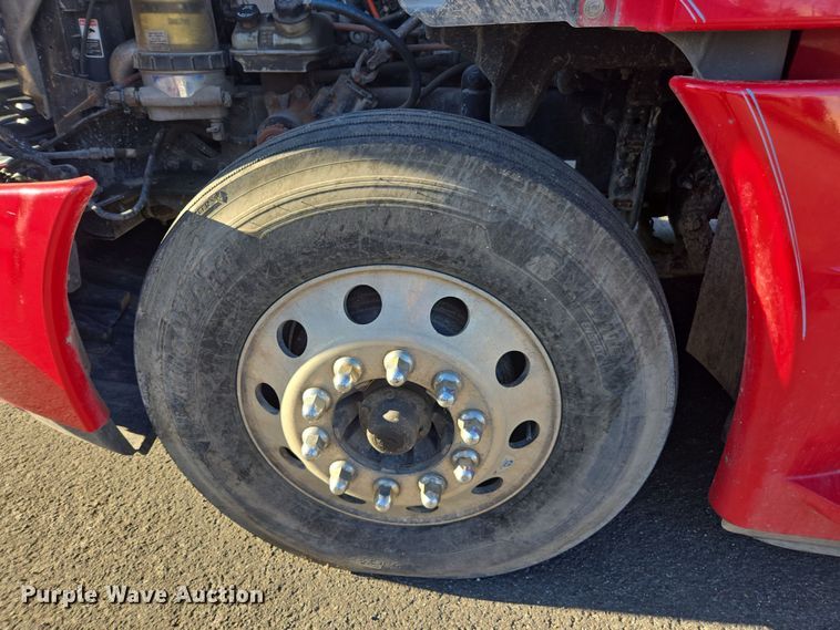 image for item FB9354 2016 Freightliner Cascadia semi truck