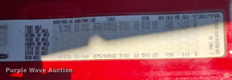 image for item FB9354 2016 Freightliner Cascadia semi truck