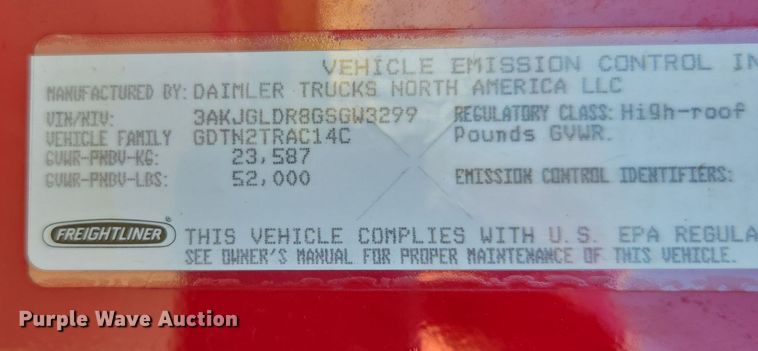 image for item FB9354 2016 Freightliner Cascadia semi truck