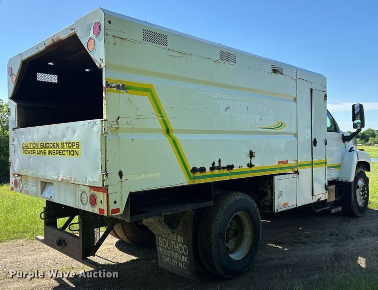 image for item ND9763 2009 GMC C6500 chipper truck