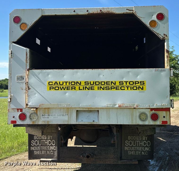 image for item ND9763 2009 GMC C6500 chipper truck