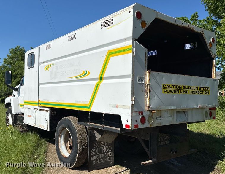 image for item ND9763 2009 GMC C6500 chipper truck