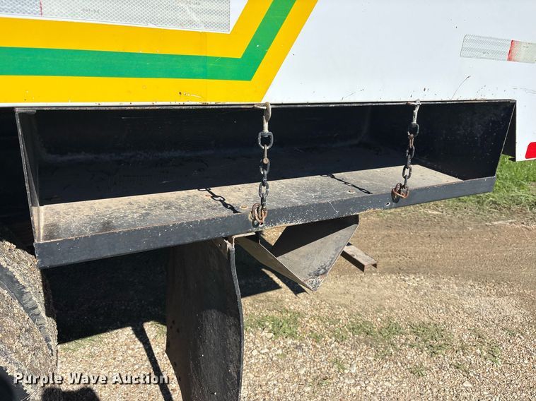 image for item ND9763 2009 GMC C6500 chipper truck