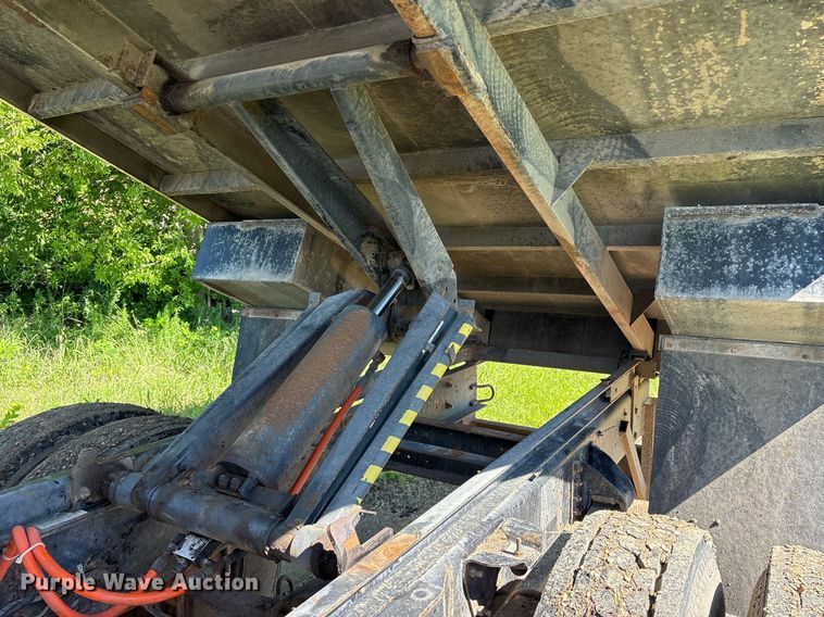 image for item ND9763 2009 GMC C6500 chipper truck