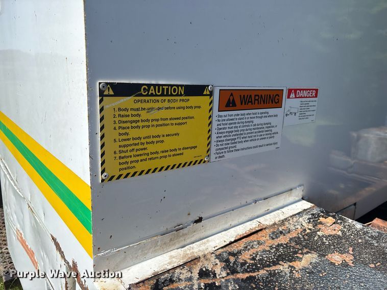 image for item ND9763 2009 GMC C6500 chipper truck