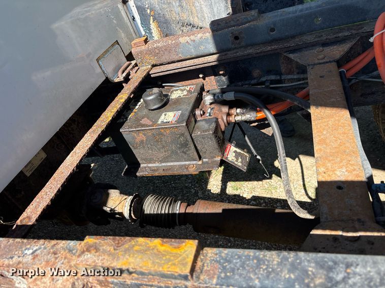 image for item ND9763 2009 GMC C6500 chipper truck